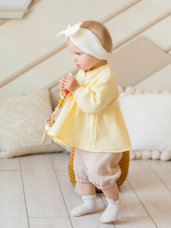 Костюмчик из муслина Дуэт бежево-желтый для девочки фото 2