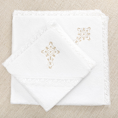 Полотенце с кружевом для крещения "Перышко" - миниатюра фотографии товара в каталоге ЛиноБамбино