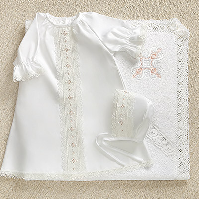 Фото товара "Крестильный комплект "Бусинка" для девочки с полотенцем" при наведении