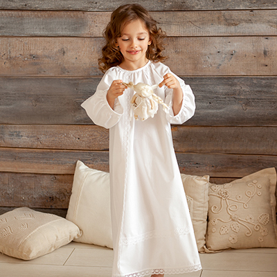 Фото товара "Крестильная сорочка "Традиция" для девочки" из магазина ЛиноБамбино