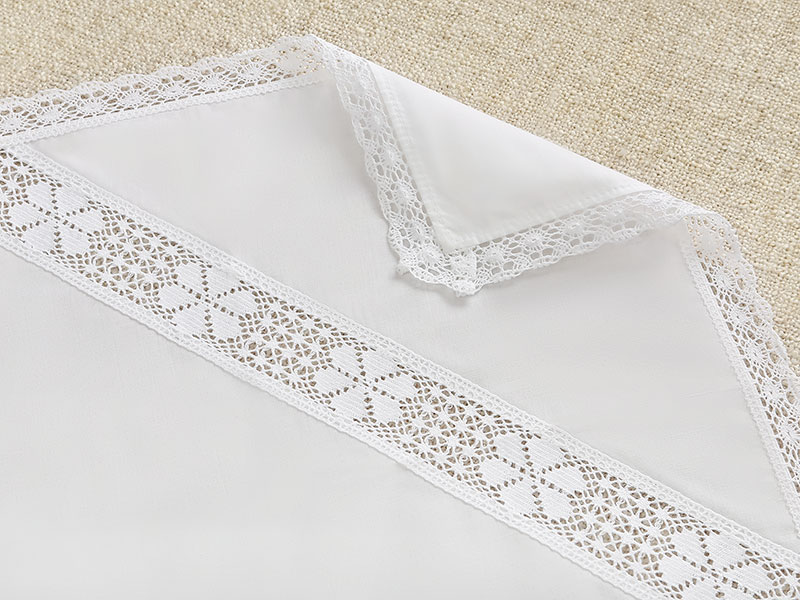 Крестильная пеленка с кружевной вставкой фото 1