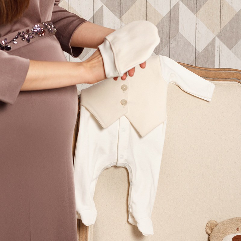 Фото товара "Костюм на выписку мальчика "Джентльмен" шампань" из магазина ЛиноБамбино