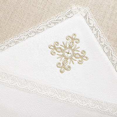 Фото товара "Махровое крестильное полотенце "Золотое кружево"" при наведении