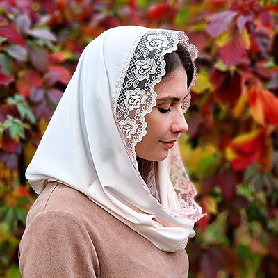 Фото товара "Снуд-хомут для храма "Розанна"" из магазина ЛиноБамбино