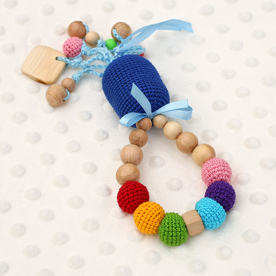 Вязаная слинго-погремушка фото 6