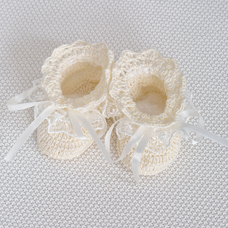 Вязаные пинетки молочные "Кружевные" фото 2