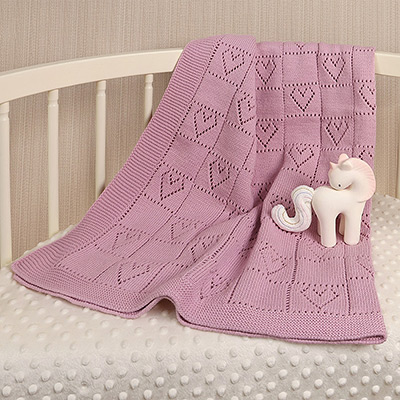 Фото товара "Детский плед "Сердечки" темная пудра" из магазина ЛиноБамбино