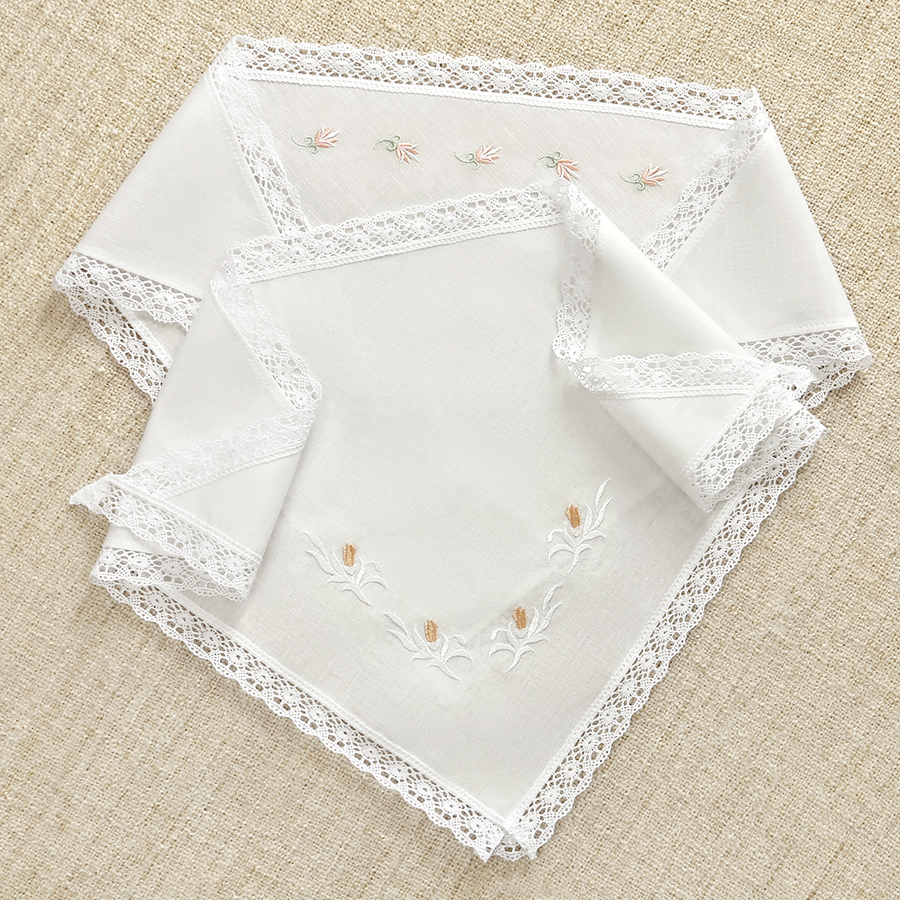 Косынка для девочки с нежной цветочной вышивкой фото 4