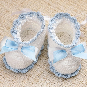 Пинетки для мальчика с голубым бантиком - миниатюра фотографии товара в каталоге ЛиноБамбино