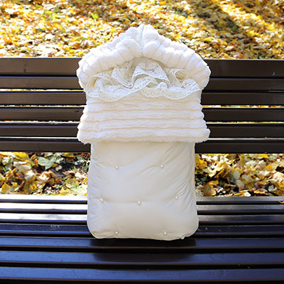 Фото товара "Зимний конверт на выписку "Пуф", молочный" из магазина ЛиноБамбино