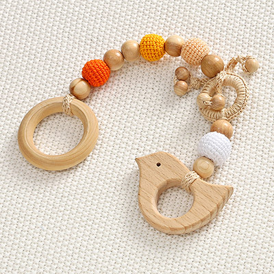 Фото товара "Грызунок Птичка, деревянно-вязаная игрушка" из магазина ЛиноБамбино