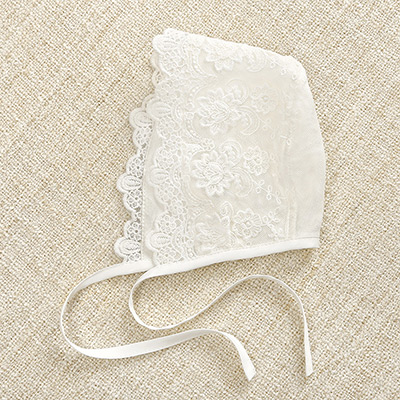 Фото товара "Трикотажный чепчик из кружева "Анастасия"" из магазина ЛиноБамбино