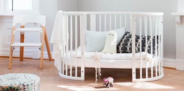 Кровать для новорожденных должна быть безопасной и удобной
