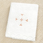 Классическое крестильное полотенце "Кудрявый крестик"