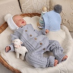 Вязаная шапочка-чепчик голубой с помпоном