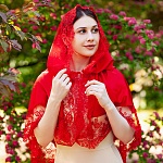 Праздничный платок с капюшоном "Августина"