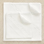 Крестильная пеленка с кружевной вставкой