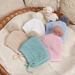 Вязаная шапочка-чепчик тиффани с помпоном