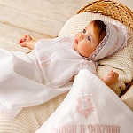 Крестильный комплект "Розовая лоза" для девочки с крыжмой