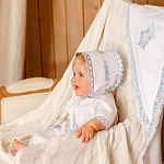 Кружевное полотенце с капюшоном "Крест с лозой"