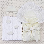 Комплект на выписку "Конфетти" молочный
