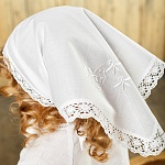 Детская кружевная косынка с белой вышивкой