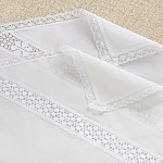 Крестильная пеленка с кружевной вставкой