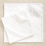 Крестильная пеленка с кружевной вставкой