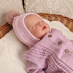 Вязаная шапочка-чепчик розовый с помпоном