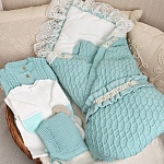 Вязаная шапочка-чепчик тиффани с помпоном