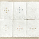 Классическое крестильное полотенце "Кудрявый крестик"