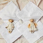 Крестильная пеленка с кружевной вставкой