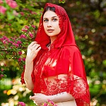 Праздничный платок с капюшоном "Августина"