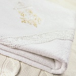 Кружевное полотенце с капюшоном "Крест с лозой"