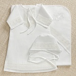 Крестильный комплект "Ручеек" для ребенка с пеленкой