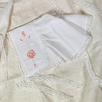 Чепчик-косынка с вышитыми розами