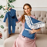 Вязаная шапочка-чепчик синий с помпоном