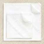 Крестильная пеленка с кружевной вставкой