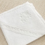 Полотенце с кружевом для крещения "Ручеек"