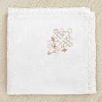 Махровое кружевное полотенце для крещения "Обвитый крестик"